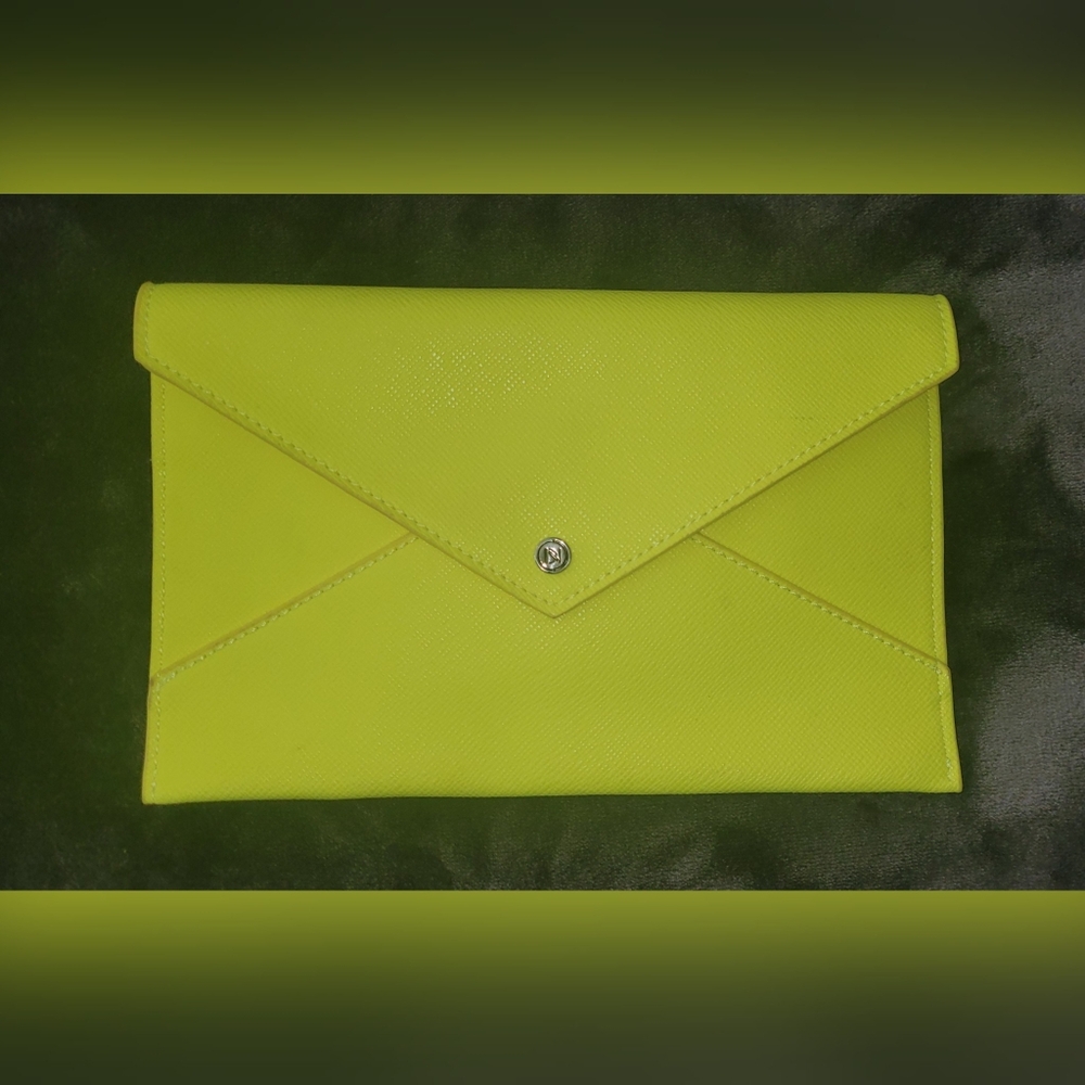 Danielle Nicole Green Clutch Vibrant and Chic 10"x6.5"